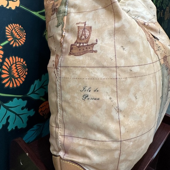 Alviero Martini 1ª Classe Geo Classic Hobo Shoulder Bag - Picture 4 of 13